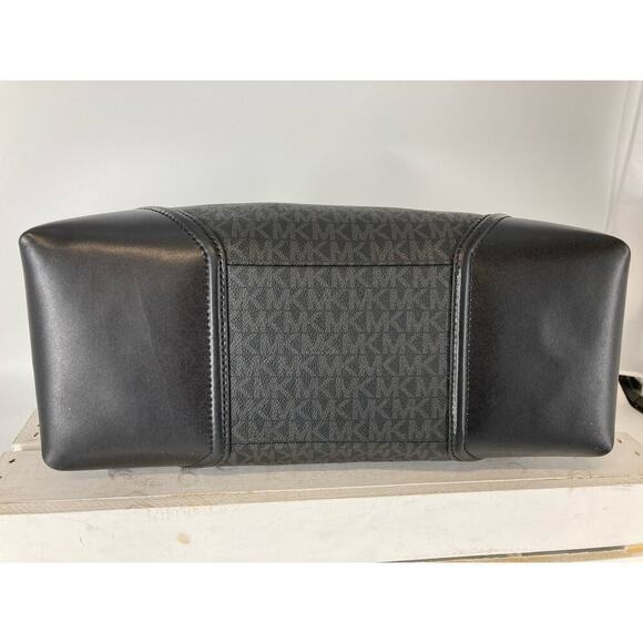 MICHAEL KORS, LARGE BLACK SIGNATURE LEATHER SHOULDER BAG - Picture 7 of 16